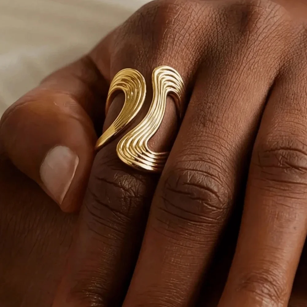 Tidal Wave Thick Asymmetrical Ring